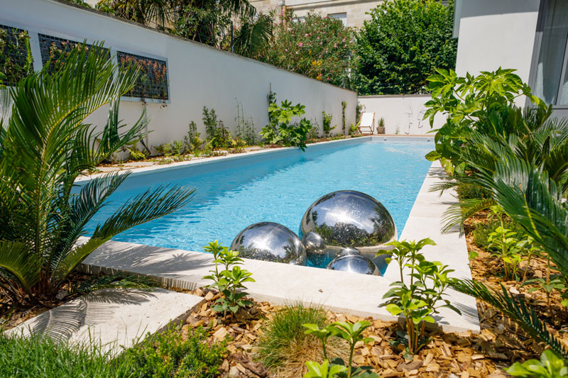 jardin de charme - piscine couloir de nage - verdure et volupté - visiter Bordeaux